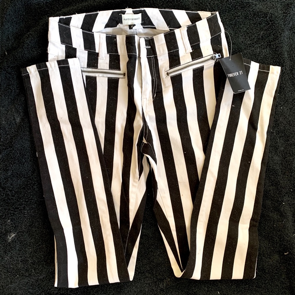 Black and white skinny jeans from Forever 21